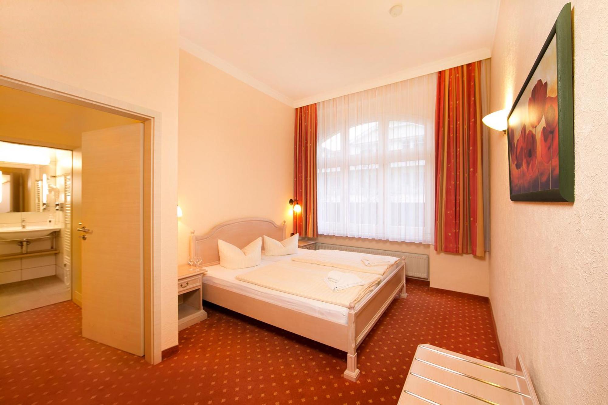 Hotel Duenenschloss Mit Private Spa Zinnowitz Exterior foto