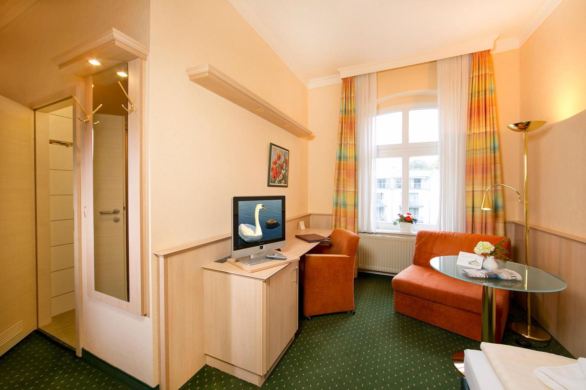 Hotel Duenenschloss Mit Private Spa Zinnowitz Exterior foto